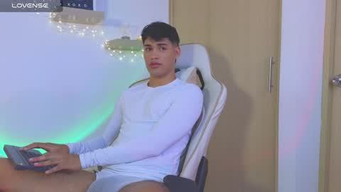 Snapshot of jimmy_leeh_ chatting on January 13, 11:38 pm Jimmy Leeh online show from January 13, 11:38 pm