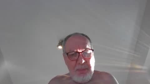 Snapshot of jimmybenido chatting on May 9, 4:56 pm Jim Redgewell online show from May 9, 4:56 pm