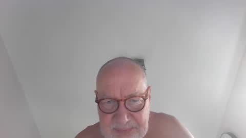 Snapshot of jimmybenido chatting on May 30, 4:48 pm Jim Redgewell online show from May 30, 4:48 pm