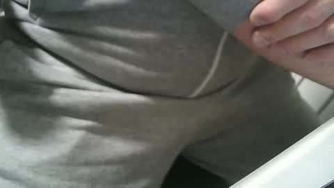 Snapshot of jimmychongax chatting on February 16, 8:22 pm Jimmychongax online show from February 16, 8:22 pm