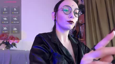 Jinhee Noir online show from December 2, 12:10 pm