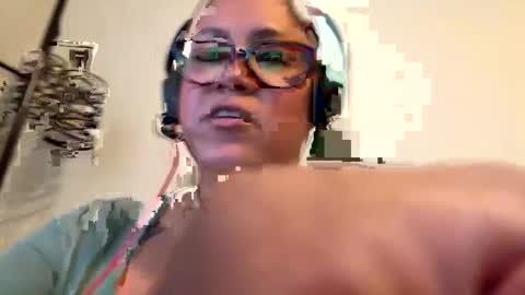 jiselledd online show from October 30, 9:15 pm