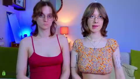 Snapshot of jitoon_exe chatting on June 20, 8:33 pm Hey Guys We are Julia ginger Tina brunette online show from June 20, 8:33 pm