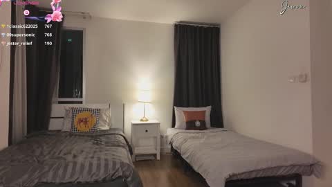 Jiwon online show from February 22, 3:47 pm