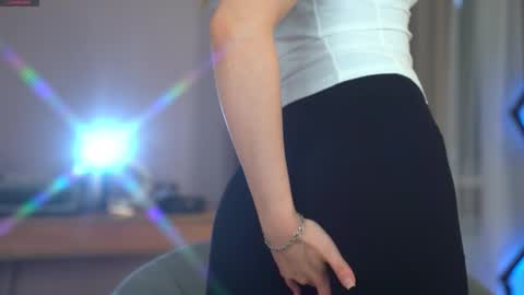 Jenny online show from December 18, 8:09 am