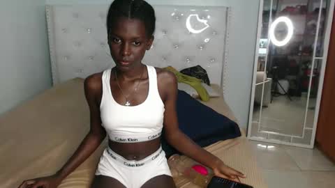 Snapshot of jjojoblackqueen chatting on May 3, 3:18 pm JOJO online show from May 3, 3:18 pm