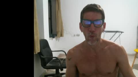 Snapshot of jlmbud chatting on December 7, 10:06 pm jlmbud online show from December 7, 10:06 pm
