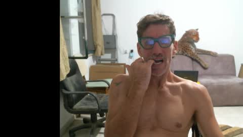 Snapshot of jlmbud chatting on October 2, 12:50 am jlmbud online show from October 2, 12:50 am