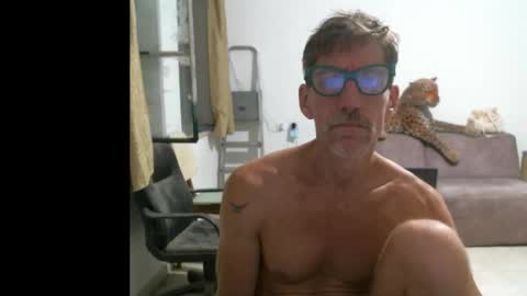 Snapshot of jlmbud chatting on October 3, 7:55 pm jlmbud online show from October 3, 7:55 pm