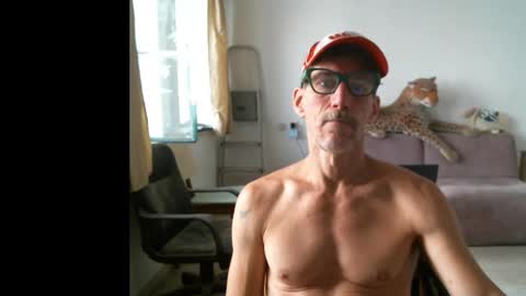 Snapshot of jlmbud chatting on October 4, 11:52 am jlmbud online show from October 4, 11:52 am