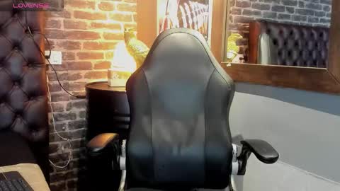 jo_silva99 online show from January 16, 9:41 pm