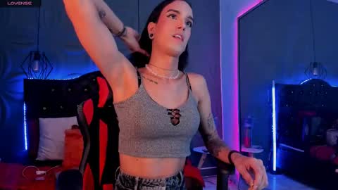 Joa Isaza     online show from February 20, 9:55 am