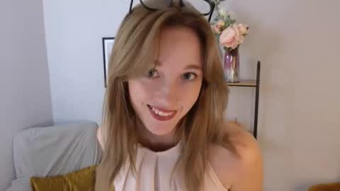 Snapshot of joan_huff chatting on October 9, 9:07 am Mia online show from October 9, 9:07 am