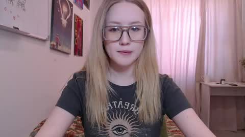 joan_kiss online show from May 10, 5:01 am