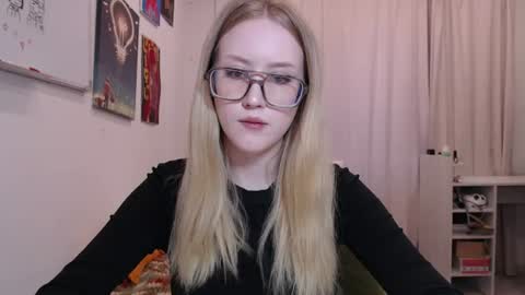 Snapshot of joan_kiss chatting on June 17, 12:13 am joan_kiss online show from June 17, 12:13 am