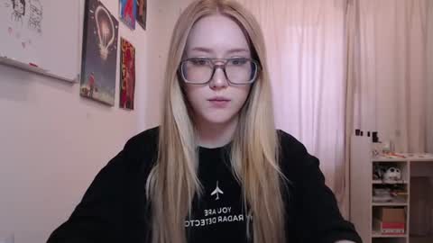 Snapshot of joan_kiss chatting on June 25, 11:48 am joan_kiss online show from June 25, 11:48 am