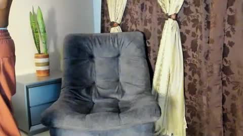 Snapshot of joan_saenz chatting on February 2, 5:42 am JOAN SAENZ online show from February 2, 5:42 am