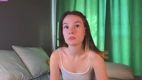 Snapshot of joancrumpton chatting on September 20, 2:45 am Alice in the country of dreams online show from September 20, 2:45 am