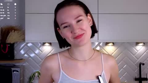 Snapshot of joancrumpton chatting on October 10, 2:21 am Alice in the country of dreams online show from October 10, 2:21 am