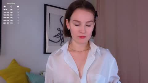 Snapshot of joancrumpton chatting on October 21, 1:17 am Alice in the country of dreams online show from October 21, 1:17 am