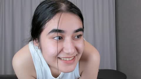 Mia online show from December 14, 5:14 pm