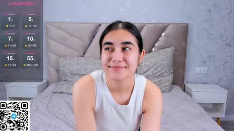 Mia online show from December 20, 1:43 pm