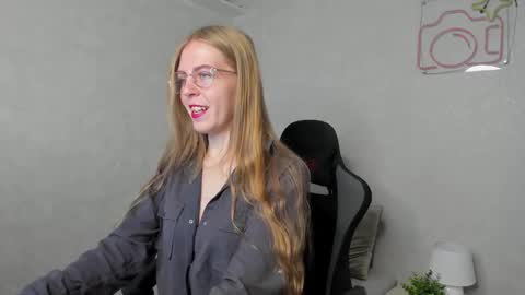 Snapshot of joann_shermann chatting on September 18, 12:45 am joann_shermann online show from September 18, 12:45 am