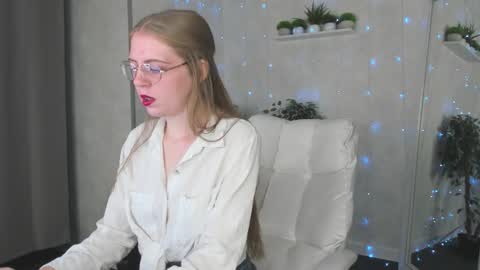 Snapshot of joann_shermann chatting on October 23, 1:27 am joann_shermann online show from October 23, 1:27 am