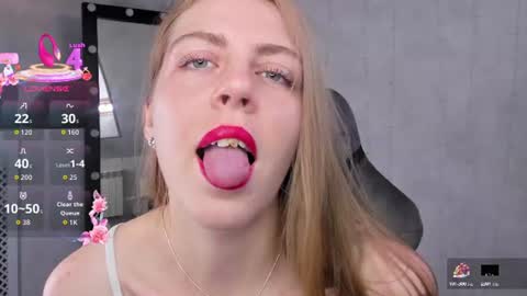 Snapshot of joann_shermann chatting on June 18, 1:17 am joann_shermann online show from June 18, 1:17 am