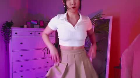 Snapshot of jocelyn_lane chatting on February 8, 12:28 pm Amina online show from February 8, 12:28 pm