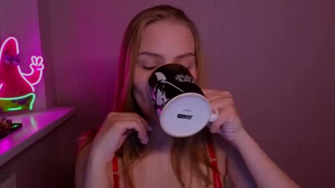 Snapshot of jodiewithgreen chatting on May 8, 7:19 pm Jodie 3 returning TODAY online show from May 8, 7:19 pm