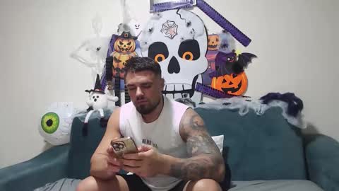 Snapshot of jodogs chatting on October 26, 5:24 am Tiberius online show from October 26, 5:24 am