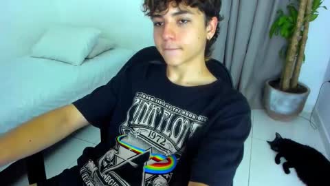 Snapshot of joe23___ chatting on December 19, 2:07 am Joe online show from December 19, 2:07 am