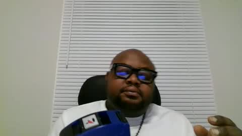 Snapshot of joe25123 chatting on March 3, 3:30 am joe25123 online show from March 3, 3:30 am