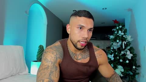 Snapshot of joe_esthetic chatting on December 20, 12:41 am joe_esthetic online show from December 20, 12:41 am