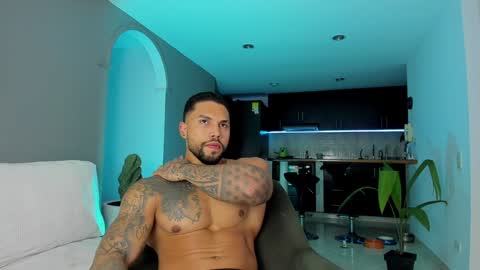 Snapshot of joe_esthetic chatting on January 24, 1:03 am joe_esthetic online show from January 24, 1:03 am