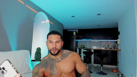 Snapshot of joe_esthetic chatting on January 25, 10:50 pm joe_esthetic online show from January 25, 10:50 pm