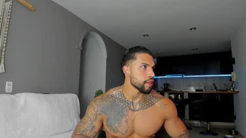 Snapshot of joe_esthetic chatting on January 30, 12:18 am joe_esthetic online show from January 30, 12:18 am