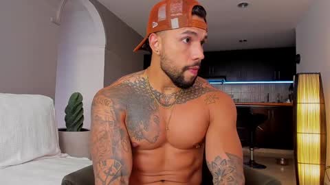 Snapshot of joe_esthetic chatting on January 31, 10:42 pm joe_esthetic online show from January 31, 10:42 pm