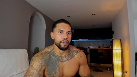 Snapshot of joe_esthetic chatting on February 1, 1:44 am joe_esthetic online show from February 1, 1:44 am