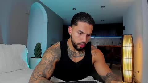 Snapshot of joe_esthetic chatting on February 13, 10:33 pm joe_esthetic online show from February 13, 10:33 pm