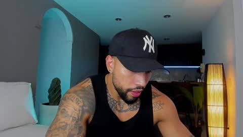 Snapshot of joe_esthetic chatting on February 18, 11:19 pm joe_esthetic online show from February 18, 11:19 pm