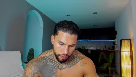 Snapshot of joe_esthetic chatting on February 20, 3:01 am joe_esthetic online show from February 20, 3:01 am