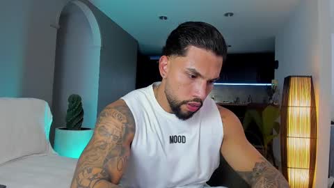 Snapshot of joe_esthetic chatting on February 27, 12:43 am joe_esthetic online show from February 27, 12:43 am