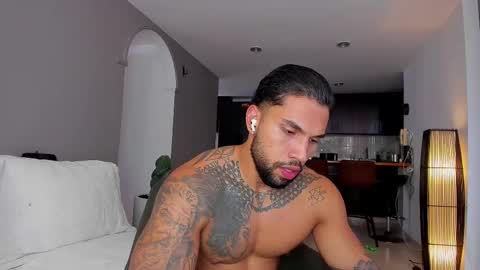 Snapshot of joe_esthetic chatting on October 8, 9:01 pm joe_esthetic online show from October 8, 9:01 pm