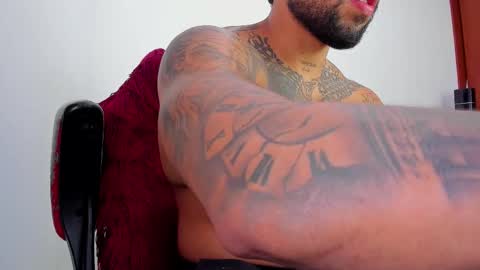 Snapshot of joe_esthetic chatting on October 21, 6:52 pm joe_esthetic online show from October 21, 6:52 pm