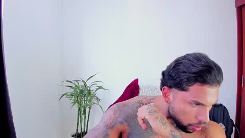 Snapshot of joe_esthetic chatting on November 7, 4:07 pm joe_esthetic online show from November 7, 4:07 pm