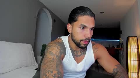 Snapshot of joe_esthetic chatting on November 11, 12:43 am joe_esthetic online show from November 11, 12:43 am