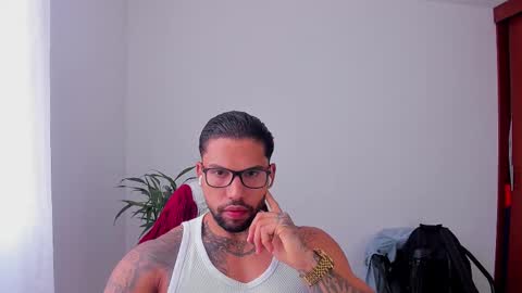 Snapshot of joe_esthetic chatting on November 12, 2:17 pm joe_esthetic online show from November 12, 2:17 pm