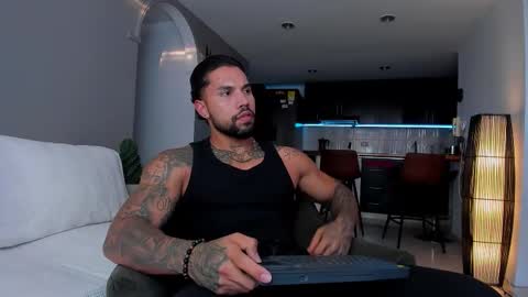 Snapshot of joe_esthetic chatting on November 22, 10:20 pm joe_esthetic online show from November 22, 10:20 pm